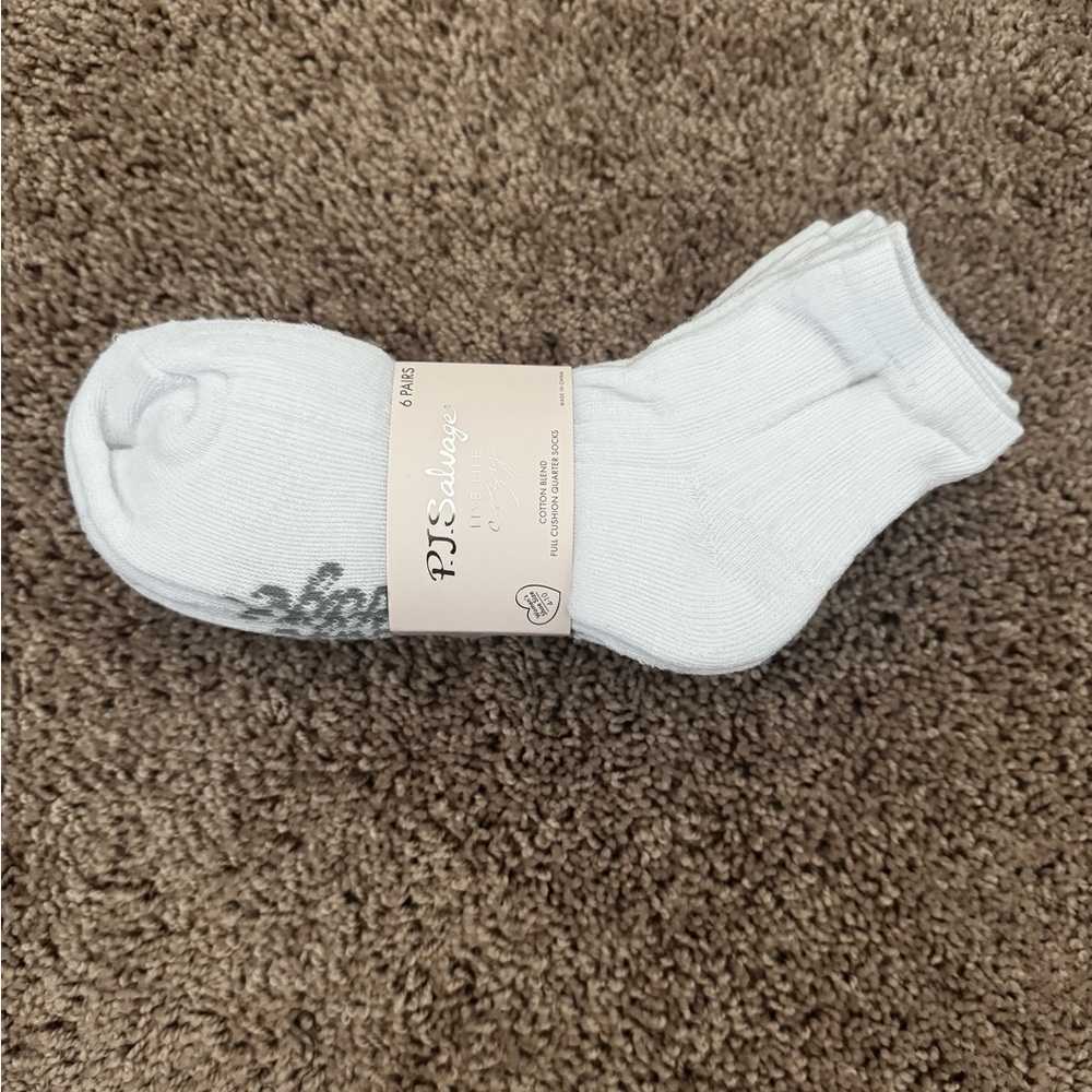 PJ Salvage Woman’s White Socks. Pack of 6